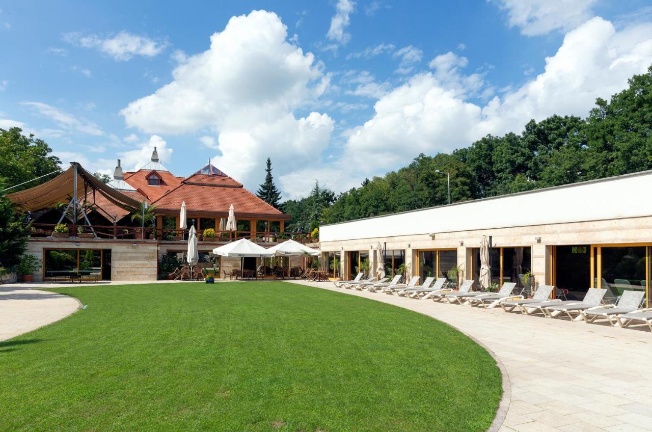 Hotel Gottwald Tata Exterior foto